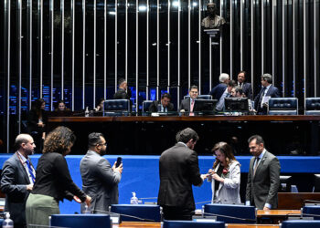 Após professores, garis, médicos e outros esperam por votação de piso salarial — Senado Notícias